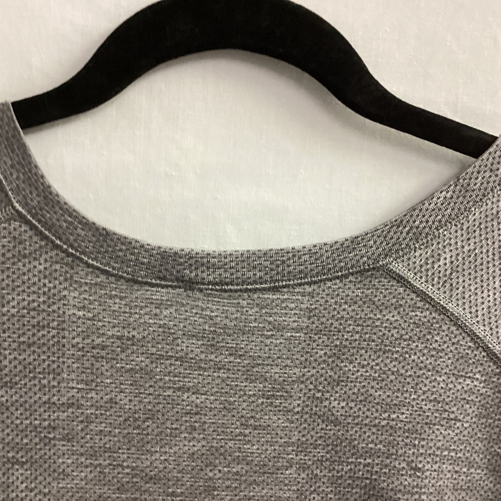 Lululemon Gray Lightweight Shirt Athletic Workout Run‎ Exercise Travel  M… - Picture 6 of 13